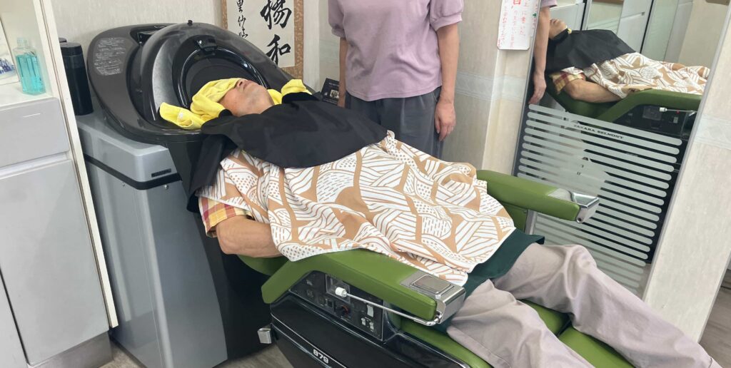 全自動洗髪機を使用している写真